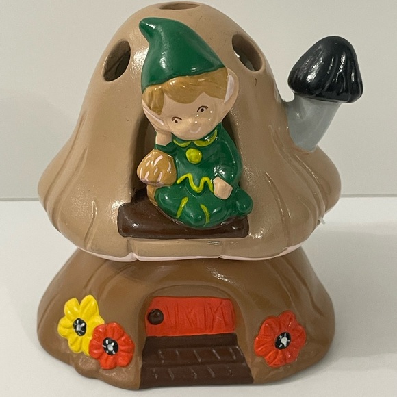Vintage 1982 Pixie Elf w/ Mushroom House Ceramic Kitschy Figurine 4.5” H - Picture 1 of 8